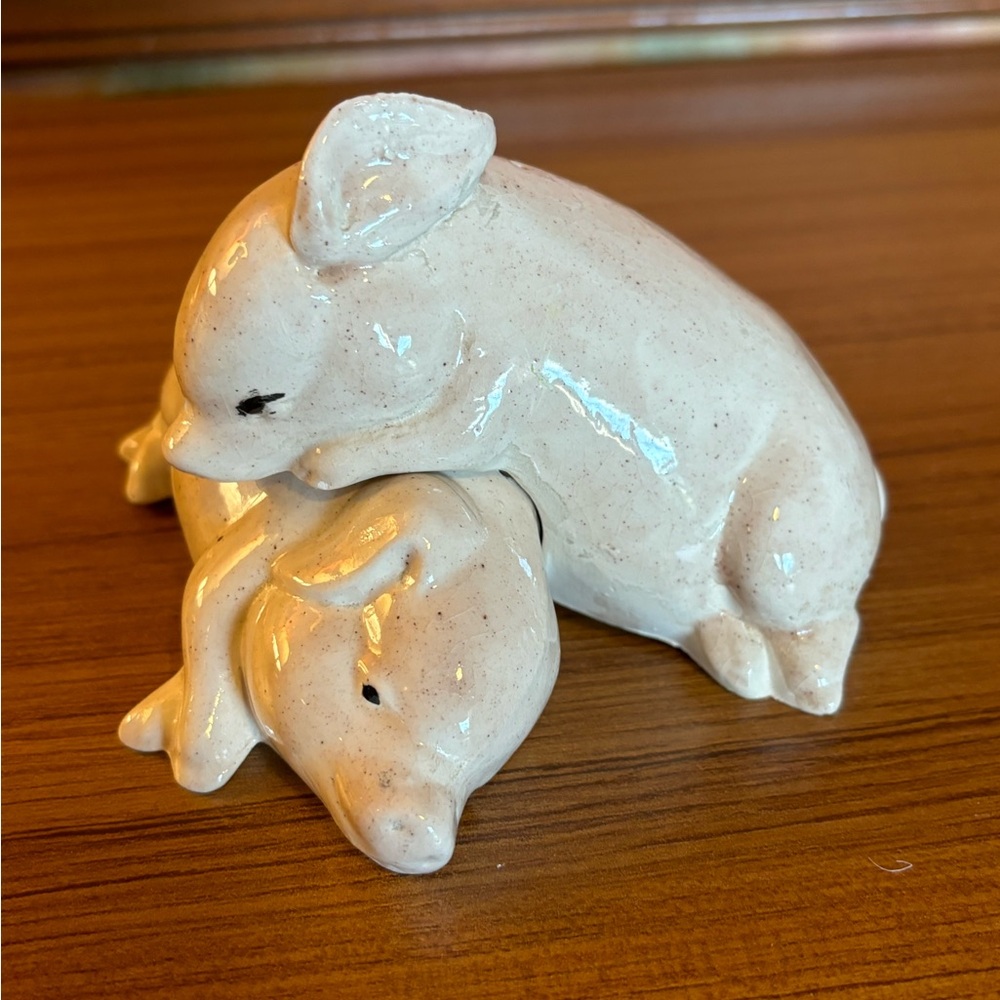 Snuggling Pigs Ceramic Stacking Salt & Pepper Shakers Set